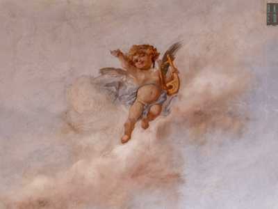 ...dove un grazioso putto con arpa siede su una nuvola, accompagnato da farfalle